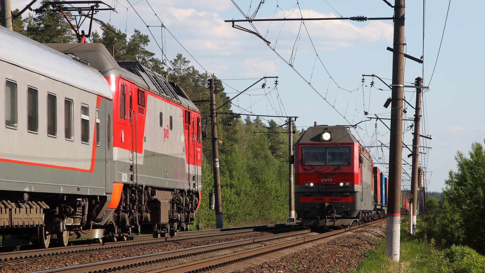 Проходящие поезда на Рязанском направлении Мосузла. Перегон Пески - Голутвин. Май 2025 года смотреть онлайн