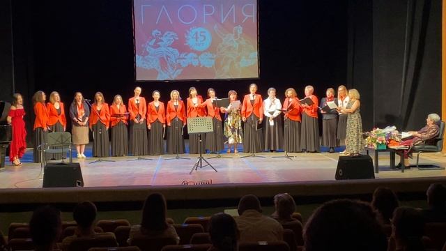 20. Русская народная песня  "У нашей березы"