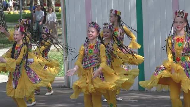 Выступления школьников . Концерт. смотреть онлайн