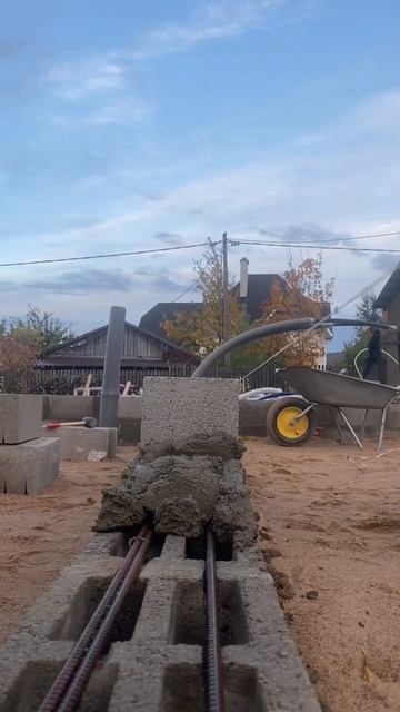 Монтаж керамзитобетонных блоков второй ряд с армиров? смотреть онлайн