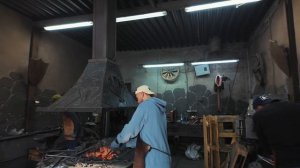 КУЁМ НОЖ: Как я выковал нож из арматуры своими руками. ?