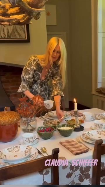 Claudia Schiffer..создать уютную атмосферу и выглядеть краси? смотреть онлайн