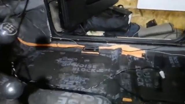 Шумоизоляция нивы. Укладка ковролина. смотреть онлайн