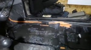 Шумоизоляция нивы. Укладка ковролина.