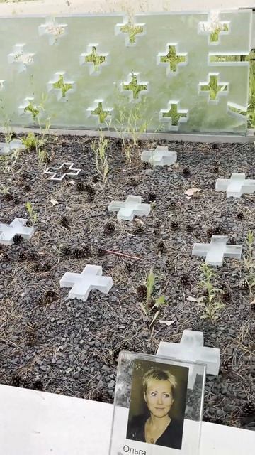 Памятник ПОЛНОСТЬЮ из стекла и нержавейки! Такого вы т смотреть онлайн