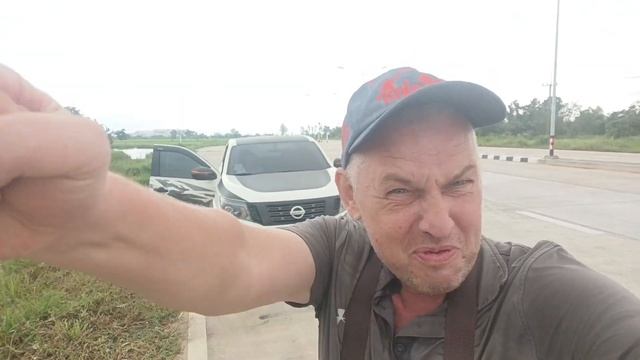 Взял трёх таек в Паттайе и повез в Исан смотреть онлайн