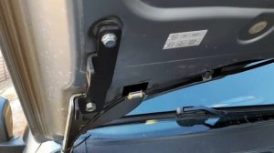 Нива тревел (правильные упоры капота)