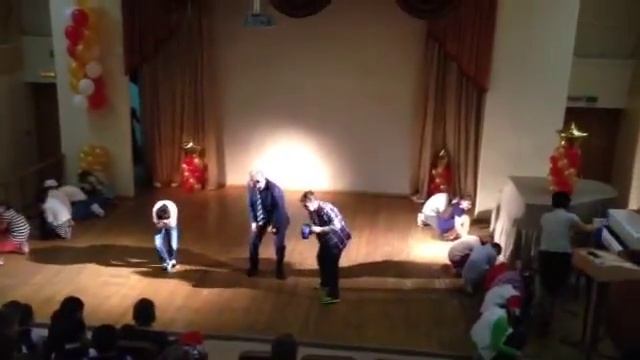 Гимназия N 2. Вот так там зажигают.