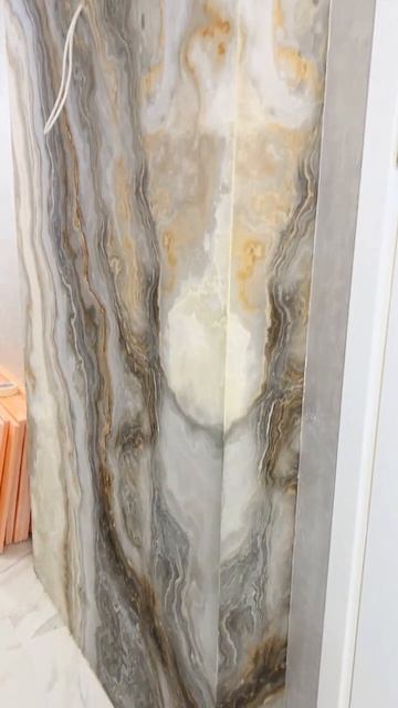 Гибкий мрамор Энигма на стене квартиры #дизайнинтерье смотреть онлайн