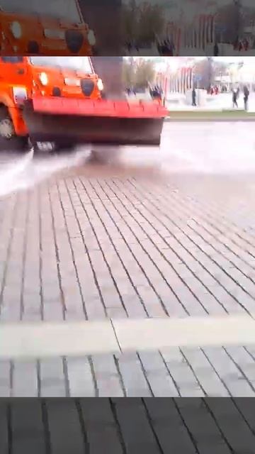 Помывка брусчатки у памятника Жукову. 26.10.16 смотреть онлайн