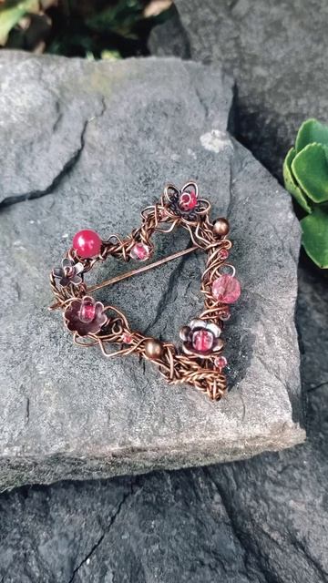 #shorts Брошь СЕРДЦЕ из медной проволоки для вязаных изде смотреть онлайн