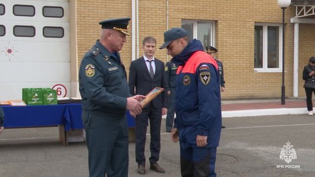 Хабаровские пожарные и спасатели завершили командировку в Забайкалье и вернулись домой смотреть онлайн