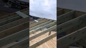 Монтаж стропильной системы двускатной крыши
