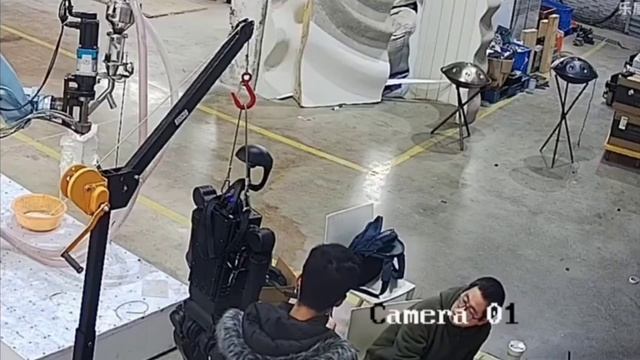 Робот-гуманоид Unitree H1 неожиданно 