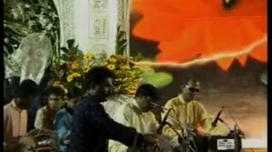 Баджан "Nirmala Bolo" в исполнении "Nirmal Sangeet Sarita" в присутствии Шри Матаджи