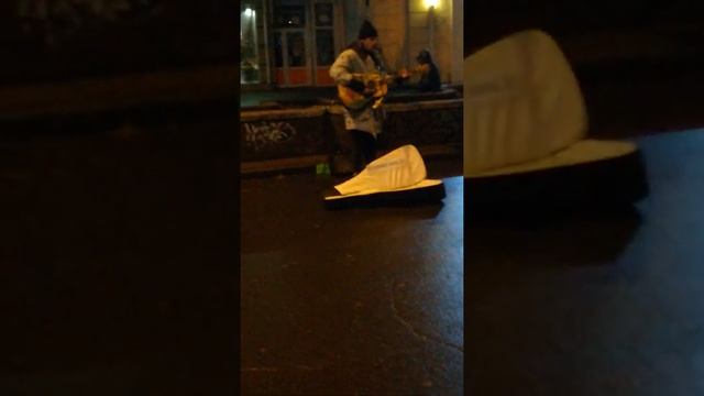 Johny mace играет на улице смотреть онлайн