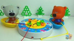 Ми-ми-мишки на рыбалке. Кеша и Тучка словили странную игрушечную рыбу,а потом решили ее