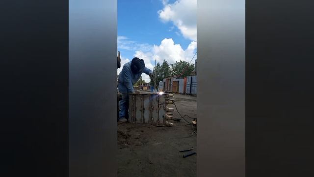 John Deere 325 усиление ковша .из уголока 120×120мм+арматура 16м? смотреть онлайн