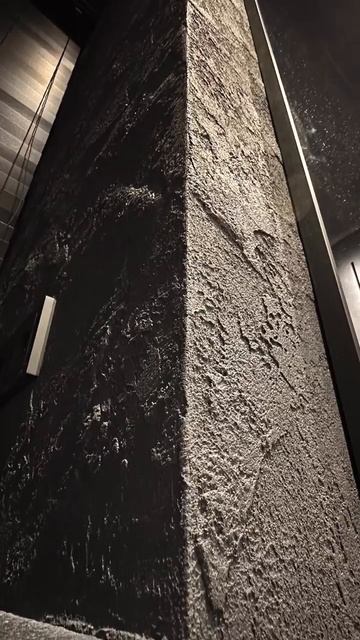 Имитация рельефного чёрного камня в офисе. #декоратив? смотреть онлайн