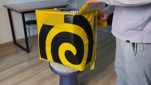 Обзор сумки Яндекс Еда. Термокороб для работы курьеро? смотреть онлайн