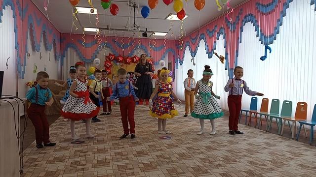 "Барабанит дождик с самого утра" смотреть онлайн