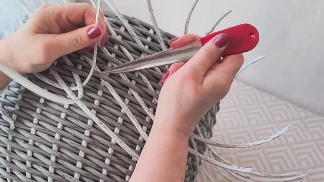 Узор сеточка из ротанга по готовому кашпо.