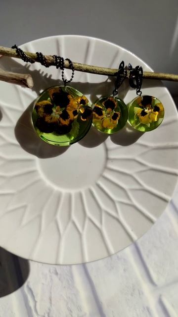 УКРАШЕНИЯ ИЗ ЭПОКСИДНОЙ СМОЛЫ С ЦВЕТАМИ смотреть онлайн