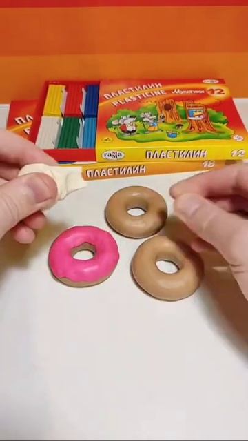 КАК СЛЕПИТЬ ПОНЧИКИ 🍩 ИЗ ПЛАСТИЛИНА смотреть онлайн