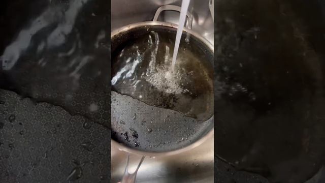 Что делать со сковородкой? Решать вам! ❤️-оставляем-выбрасываем #shorts #эксперимент #лайфхаки смотреть онлайн