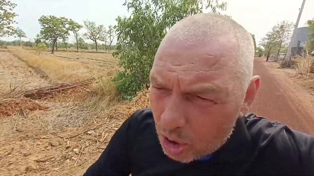 Тайка отжала байк на ферме смотреть онлайн