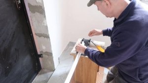 Быстрая установка простого потолочного плинтуса из п?