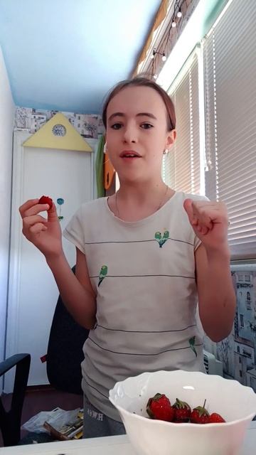 А вы уже ели в этом году клубнику? тгк: 𝙻𝚞𝚌𝚔𝚢💋#по? смотреть онлайн