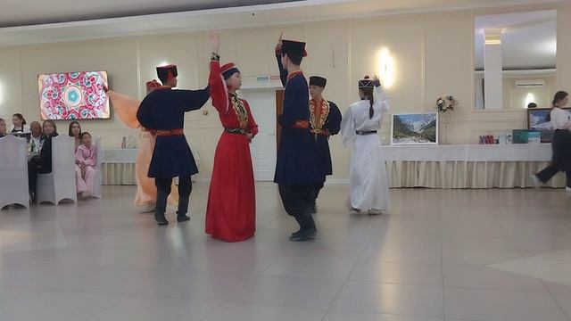 Танцы Калмыкии. Народный ансамбль "Байр" смотреть онлайн