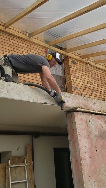 Переделка крыльца. Зачищаем бетоноконтакт. смотреть онлайн