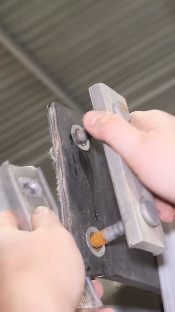 ОСТОРОЖНО! Ударный инструмент #pistenbully смотреть онлайн