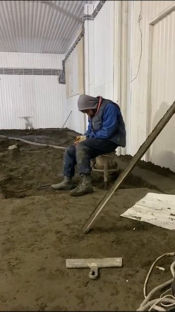 Полусухая стяжка. Затирщик к концу рабочего дня🤣🤣🤣