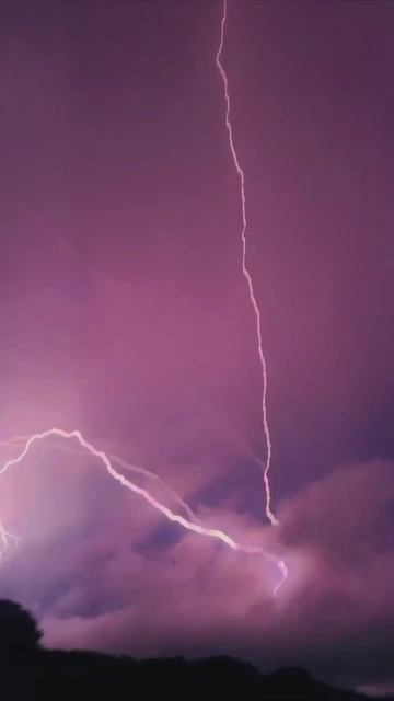 Невероятные разряды молний осветили ночное небо штата Техас смотреть онлайн