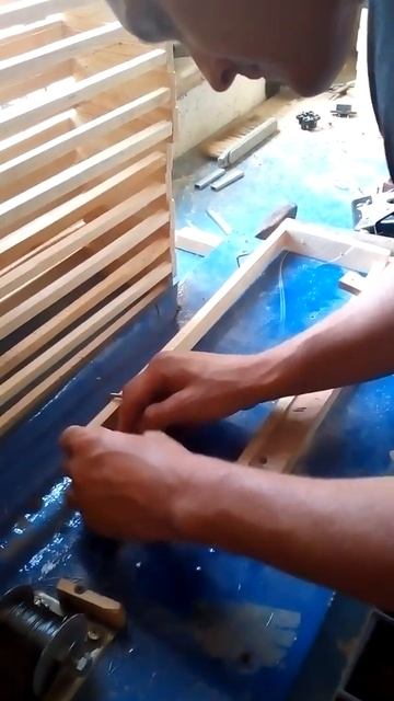 Натяжка проволоки на полурамку без гвоздей смотреть онлайн