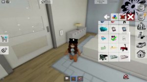 Нашла ЛУЧШУЮ МАМУ в Брукхейвен РП Роблокс! Стала РЕБЕН