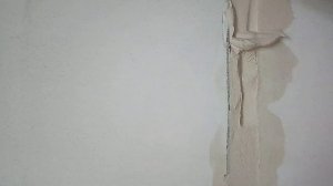 Заделка штроб гипсовым раствором.