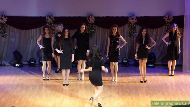 Дефиле в черных платьях. Конкурс 