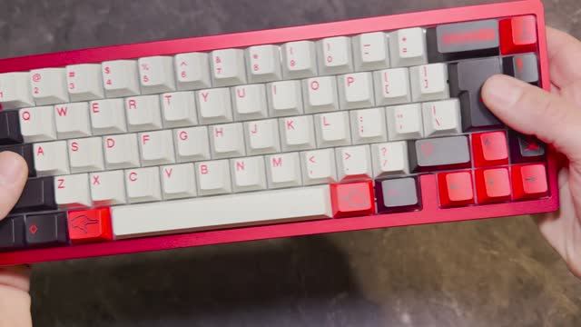 ПОДПИСЧИК ПОДАРИЛ КАСТОМ Lucky65 V2 ! Розыгрыш Lucky65 и Lucky65 V2 на стриме! смотреть онлайн