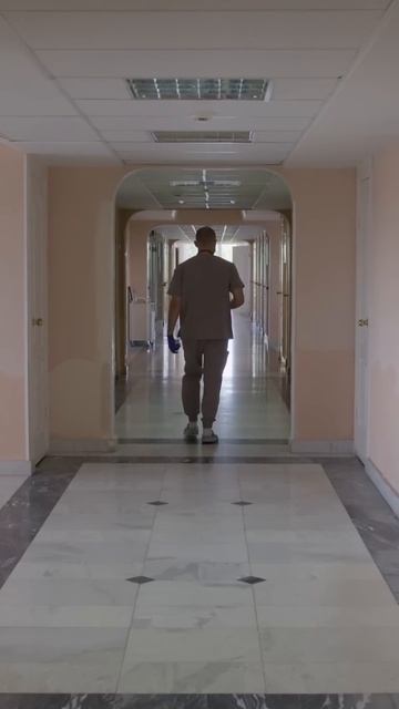 Врач неонатолог. Работа в роддоме. Осмотр новорожденн? смотреть онлайн