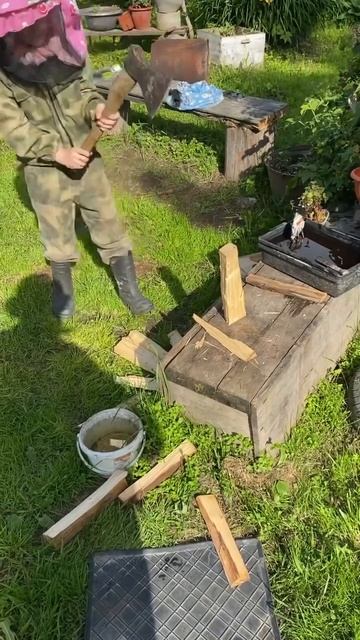 #дети #1million #nature #отдых младший осваивает топор 🪓 смотреть онлайн