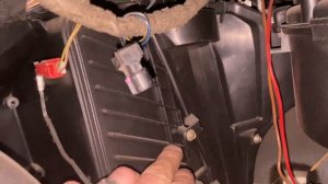 Замена фильтра салона на Опель Астра G