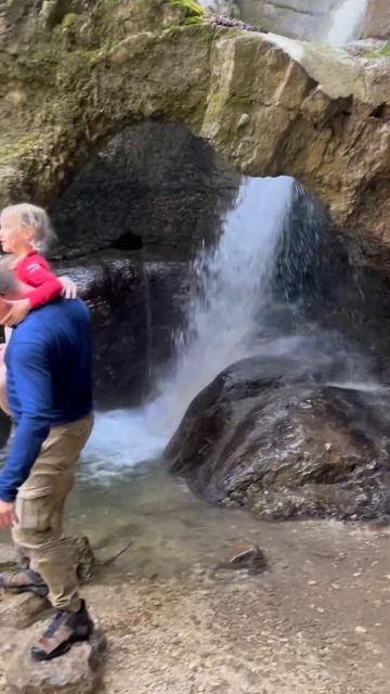 Очень красивое место в России! #водопад #shibargan смотреть онлайн