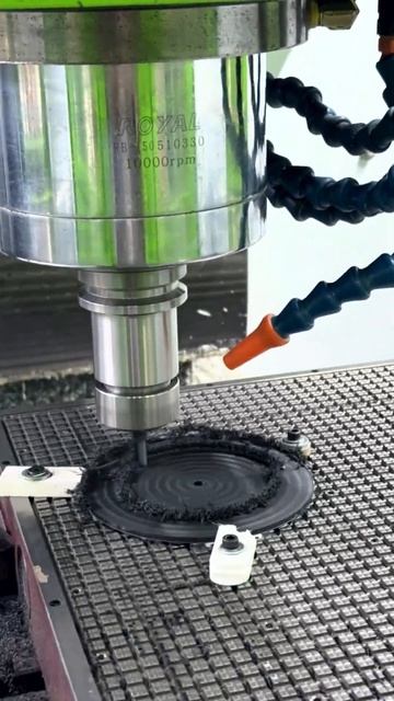 Уплотнитель из материала ZEDEX-324UG30 для прессового обору