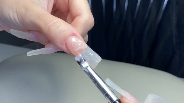 Маникюр самой себе. Обеими руками 😱 смотреть онлайн