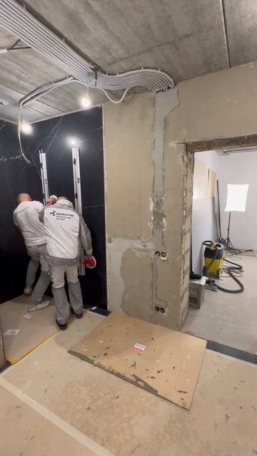 Монтаж крупного формата 3х1,5#плиточникмосква #санузел?