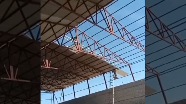 Монтаж кровельного проф листа, в ручную. смотреть онлайн